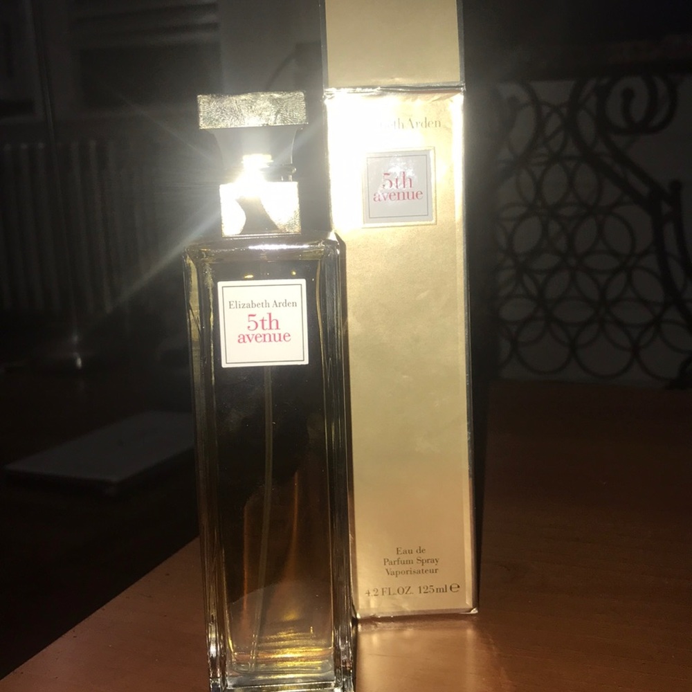 Brand new in box Elizabeth Arden 5th Ave perfume